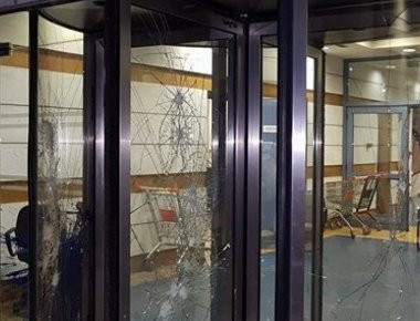 Ανακοινώσεις του Μαξίμου και ΔΟΛ για την επίθεση στα γραφεία της Μιχαλακοπούλου